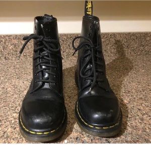 ❤️SOLD ❤️Dr Martens lace up boots